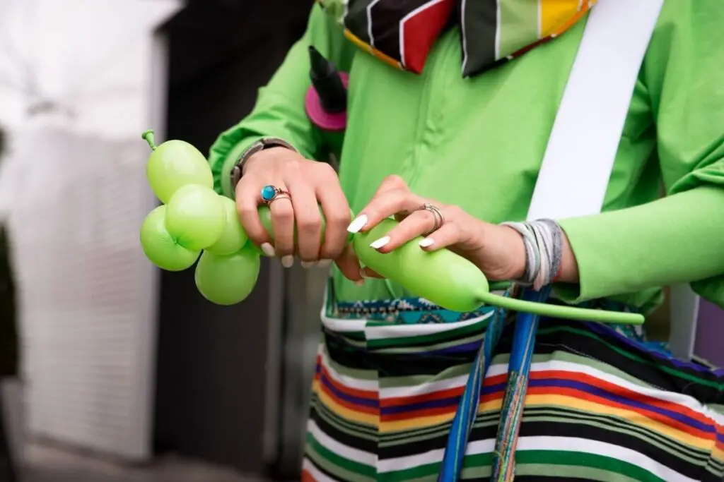 how-to-make-a-balloon-dog-kitty-baby-love