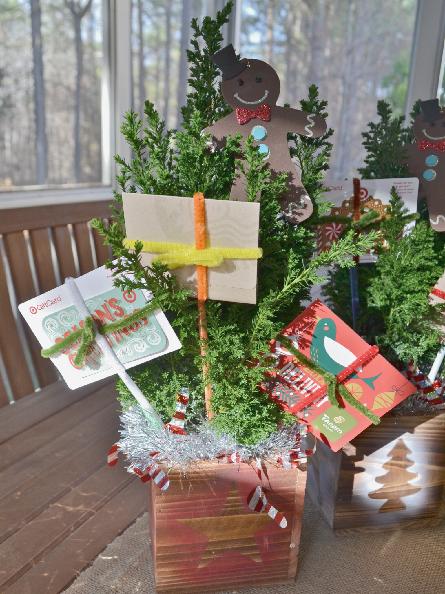 10 DIY Gift Card Trees