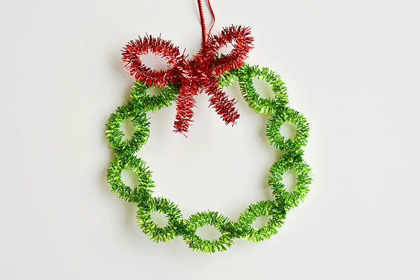 10 Pipe Cleaner Christmas Crafts