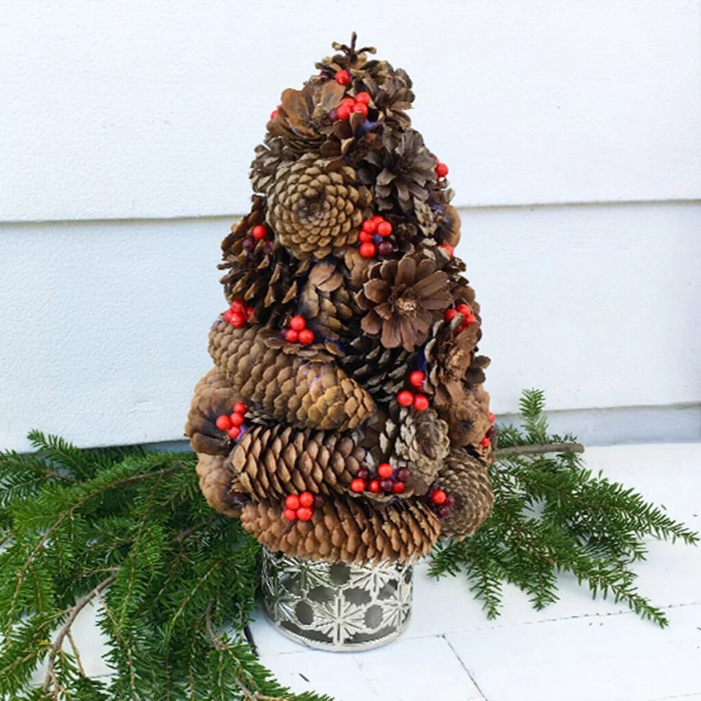 10 Pine Cone Christmas Trees